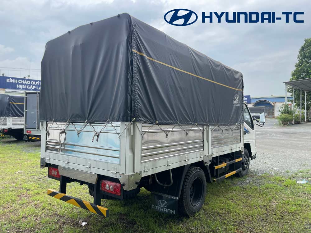 Giá xe tải 2.5 tấn IZ250 thùng mui bạt Đô Thành